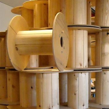 Plywoodtrummor används ofta som engångsemballage
